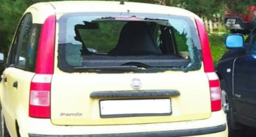 В Рязани неизвестные разбили заднее стекло автомобиля