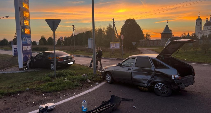 В Михайловском районе в ДТП с Opel и ВАЗ пострадали два человека