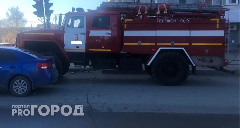 В Рязани 15 жителей многоэтажки эвакуировали из-за сильного пожара