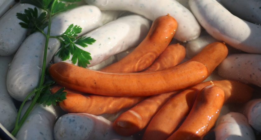 «Не вздумайте брать даже по акции»: Роскачество назвало марки сосисок, которые не надо покупать