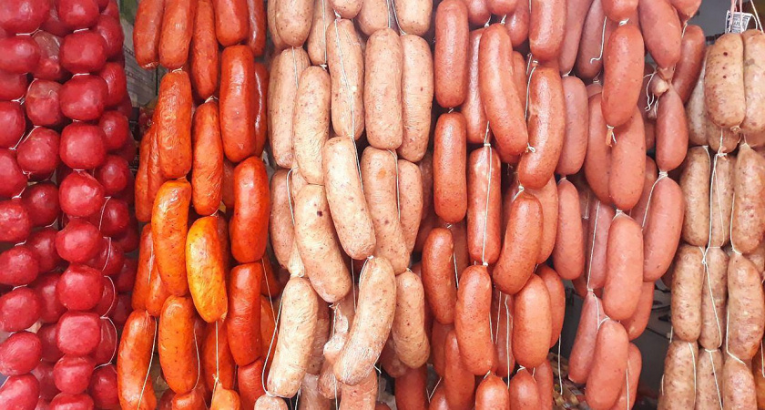 «Не вздумайте брать даже по акции»: Роскачество назвало марки сосисок, которые не надо покупать