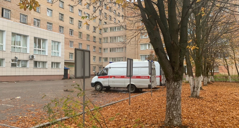 На улице Гоголя в Рязани с высоты 5 этажа упала 27-летняя женщина