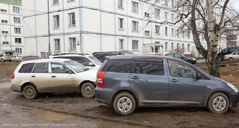 Автомобилисты Рязани заплатили за парковку на газонах 136 тыс. рублей за неделю