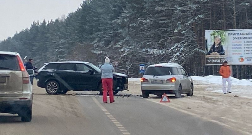 На Солотчинском шоссе столкнулись два автомобиля