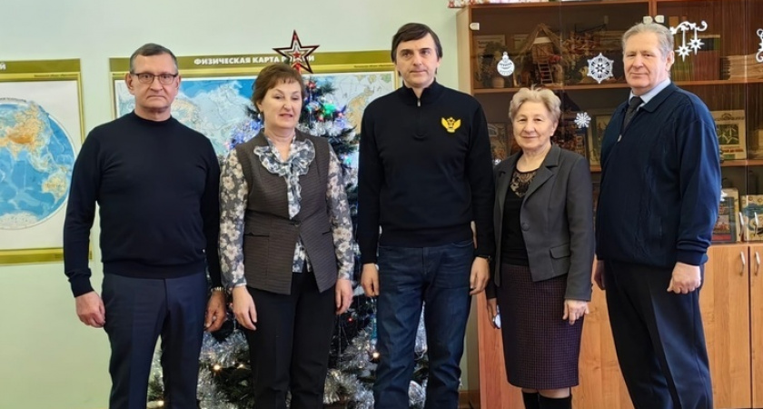 Александро-Невскую среднюю школу посетил Министр просвещения России Сергей Кравцов