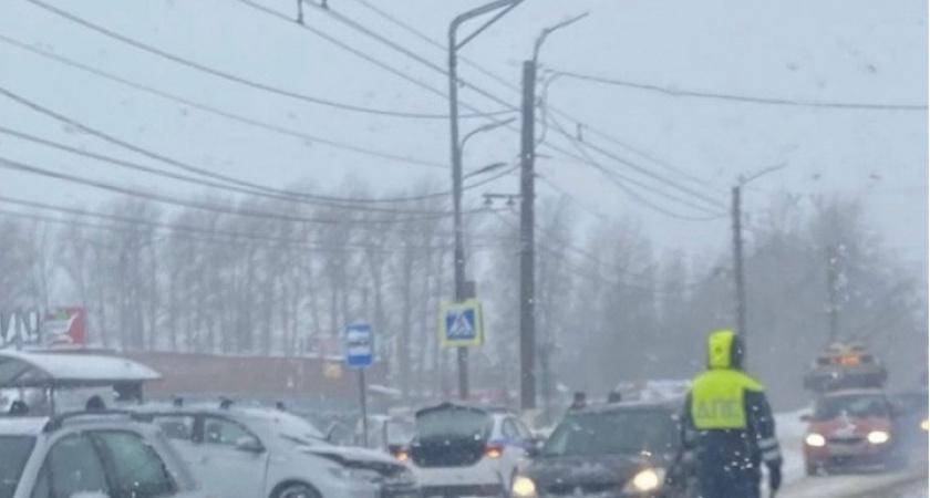 В Рязани около поста ДПС произошла автомобильная авария