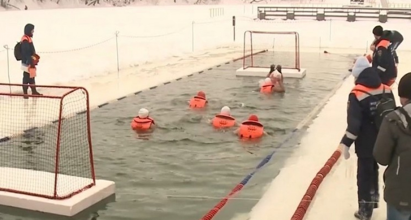 В Рязани «моржи» сыграли в водное поло в рамках фестиваля «Энергия холода»