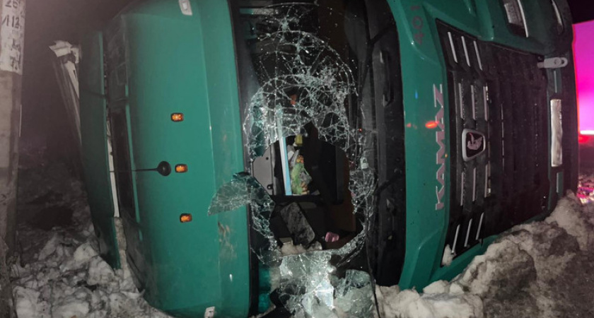 В Сасовском районе в серьезном ДТП пострадал 65-летний водитель КамАЗа