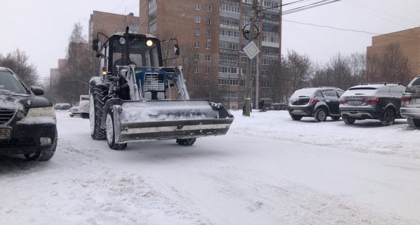 В Рязанской области трассы чистят от снега 25 снегоуборочных машин
