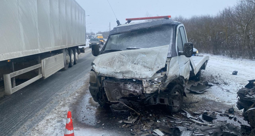 В Рязанской области на трассе М-5 в ДТП с «ГАЗелью» пострадали шесть человек