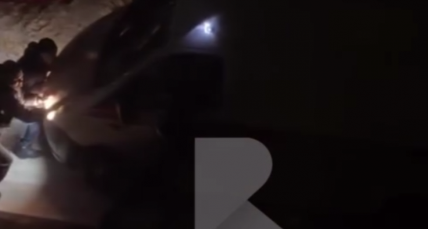 В Рязани застряла машина скорой помощи во дворе на улице Новосёлов