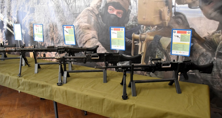 Жителям Рязани представили выставку трофейного оружия из зоны СВО