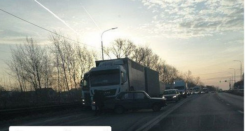 На Южной окружной в Рязани произошло ДТП с грузовиком