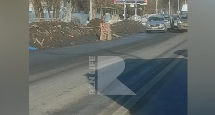 Жители Рязани пожаловались на провалившийся асфальт на Куйбышевском шоссе