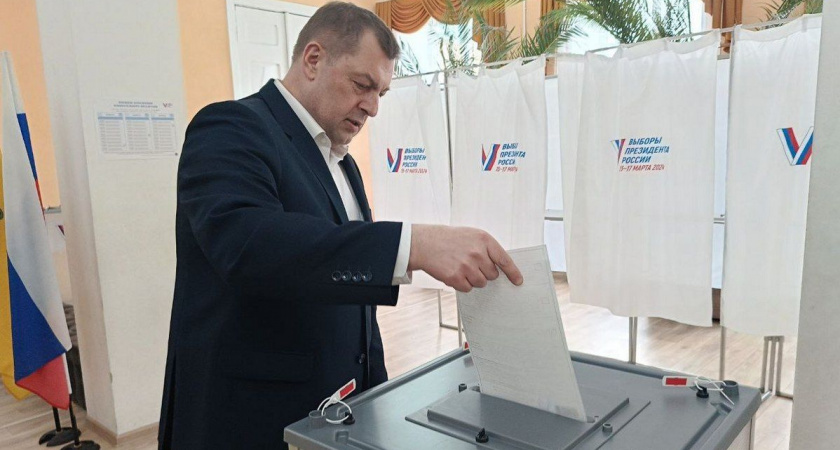Мэр Рязани Виталий Артемов отдал свой голос на выборах президента