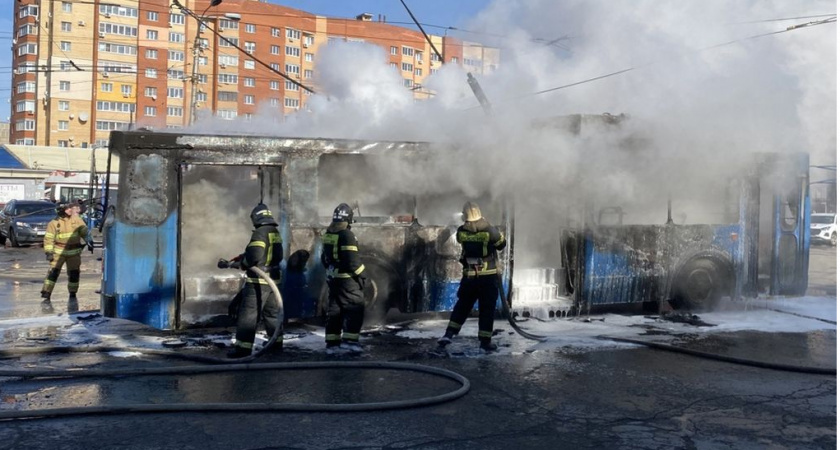Троллейбус на улице Новоселов загорелся не из-за поломки транспорта