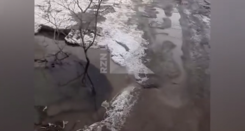 Жители Рязани пожаловались на 1,5-месячный потоп на улице Высоковольтной