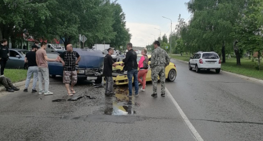 В Новомичуринске в ДТП с Audi TT пострадали трое детей и водитель