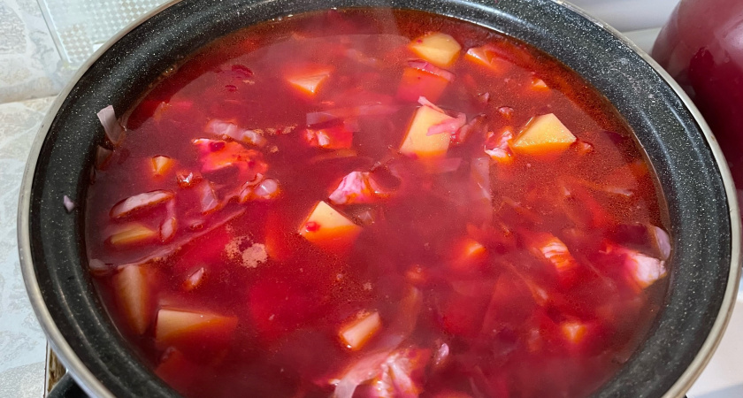 Просто необходимо убрать из борща этот самый главный ингредиент — вкус супа станет ярче и богаче. Секрет шеф-поваров
