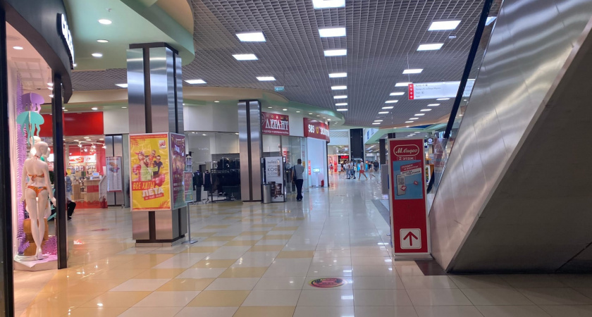 Больше такие купюры больше не примут в магазинах уже с 9 июня: неприятный сюрприз для всех россиян. Развернут на кассе