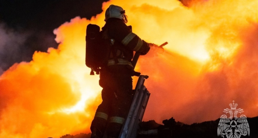 В Рязани случился пожар в многоквартирном доме, пострадал человек