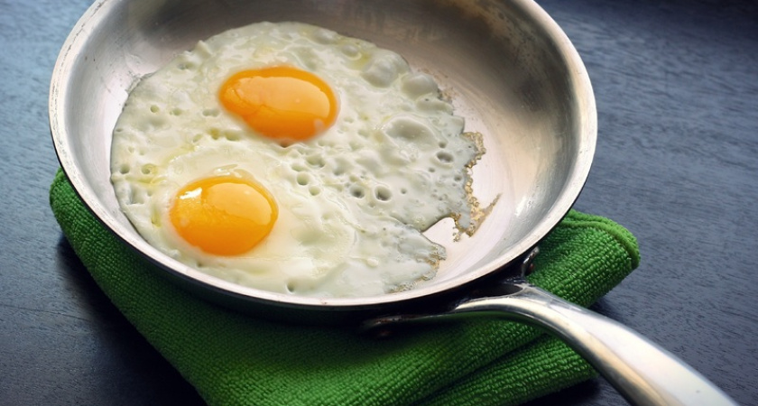 Перестаньте их есть на завтрак, пользы ноль: развеян миф о пользе куриных яиц. А желток и вовсе может свести в могилу