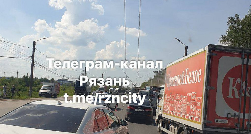 На Московском шоссе произошел обрыв троллейбусных проводов