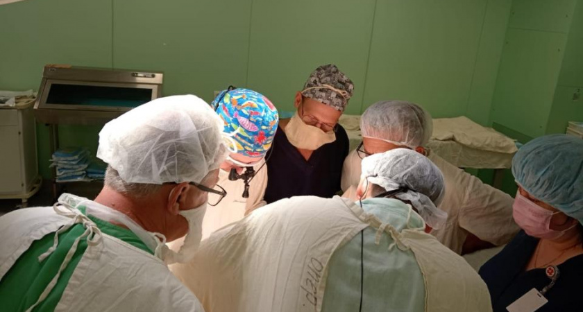 Врачи Рязанского онкоцентра и ОКБ провели две сложные операции 72-летнему пациенту