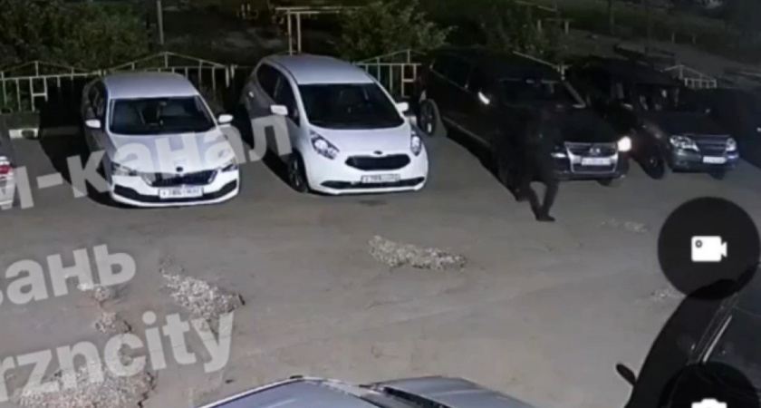 В Рязани неизвестный крадет автомобильные фары