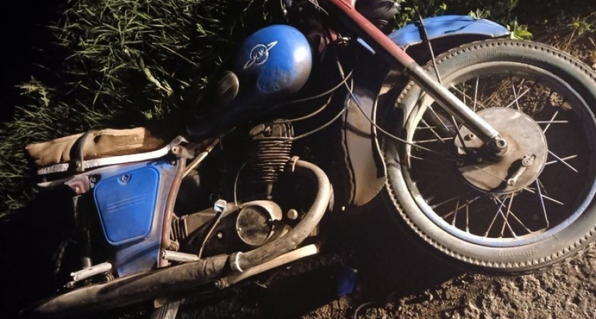 В Захаровском районе в ДТП пострадали 21-летний мотоциклист и 15-летний мопедист
