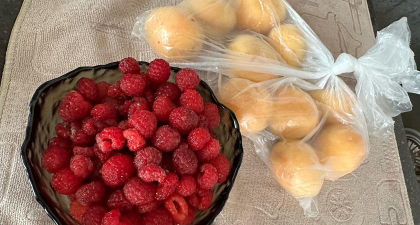 Эта ягода — самая вредная: а мы едим ее покупаем как деликатес, еще и детей заставляем есть