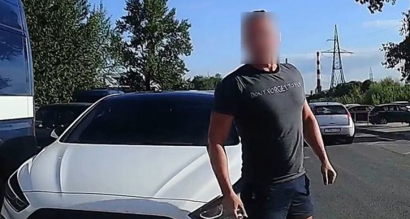 Жители Рязани засняли пытавшегося объехать пробку по «встречке» водителя