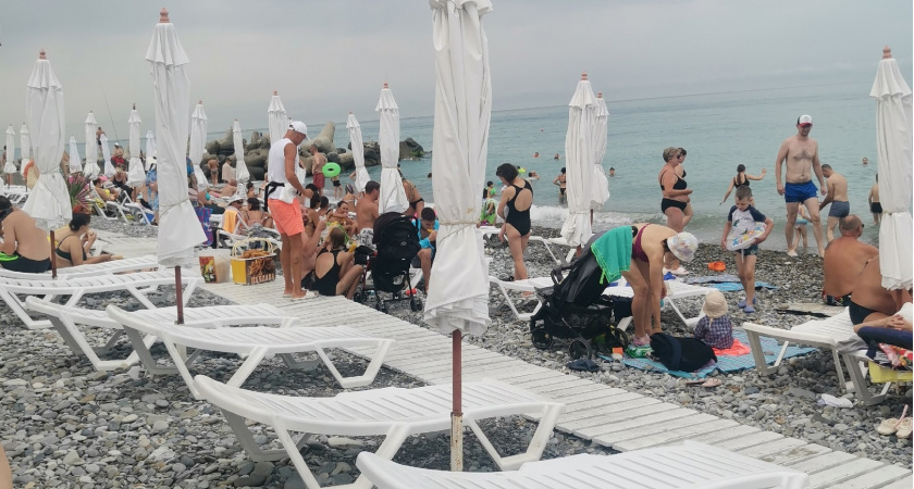 "Это наш самый худший отпуск": российские туристы жалуются на отдых на Черном море. Что там происходит