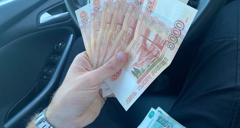 Деньги превратятся в фантики? С 1 августа это затронет всех, у кого есть банкноты 1000 и 5000 рублей