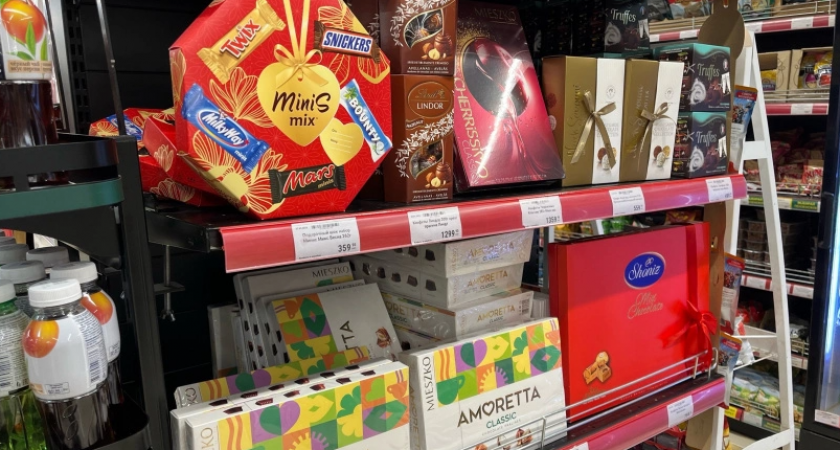 Горький яд в фантике: Роскачество назвало конфеты, которые ни в коем случае нельзя давать детям