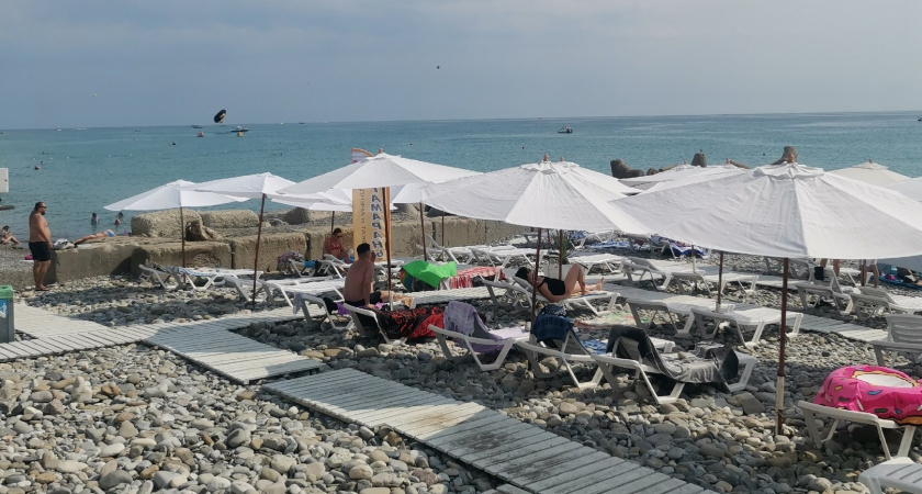 Туристы, вернувшиеся с Черного моря, массово идут судиться: новая беда на море испортила отдых — ничего уже не выручало