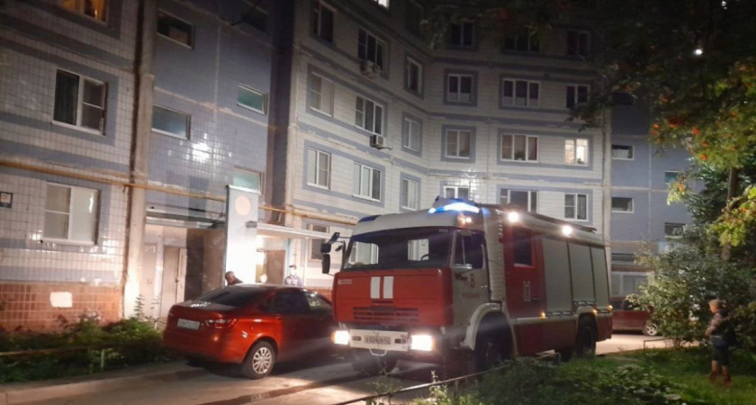 Эвакуация жителей прошла на улице Бирюзова в Рязани из-за пожара