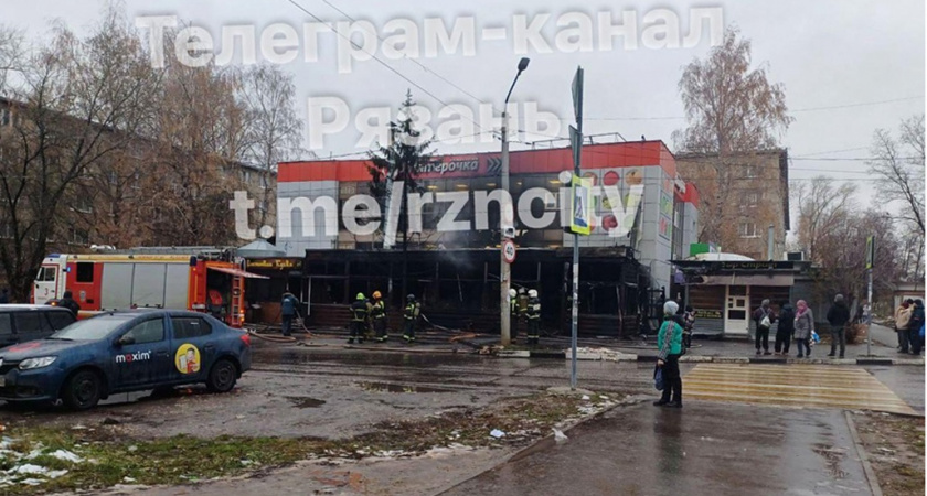 В Рязани сгорели палатки с шаурмой и лепешками на улице Черновицкой 