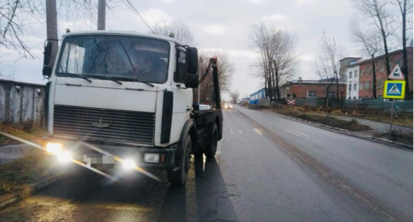 В Рязани водитель грузовика сбил 18-летнего пешехода