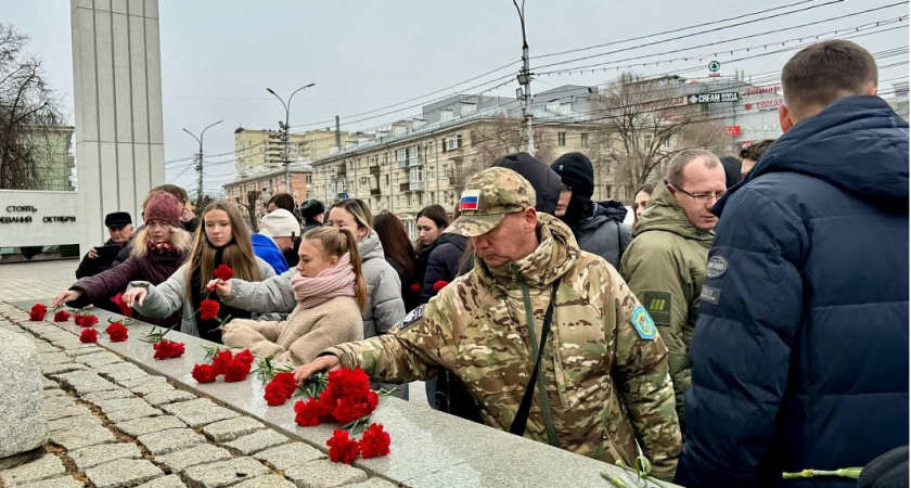 В Рязани прошла акция ко Дню Неизвестного Солдата на площади Победы