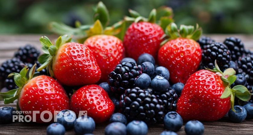 Именно эта ягода — самая вредная: а мы её покупаем как деликатес, ещё и детей заставляем есть