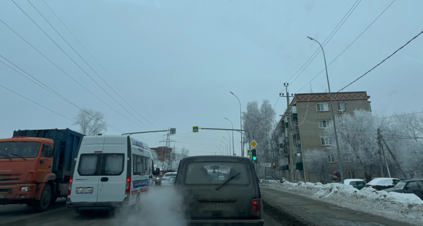 Оштрафуют за включенную аварийку: автомобилистов предупредили о новом правиле с 5 января