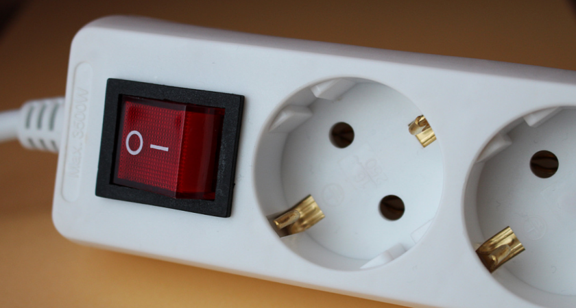 Указ подписан — ждите «гостей»: с 10 апреля штраф 4000 рублей для всех, у кого есть дома удлинитель