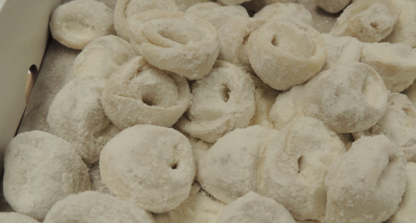 Не масло и не яйца: вот что добавить в тесто для пельменей – не порвутся и не слипнутся   