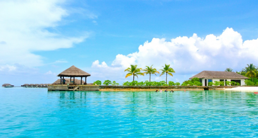 Мальдивы почти даром: туроператор назвал шикарное бюджетное направление для пляжного отдыха - лазурное море и любят русских