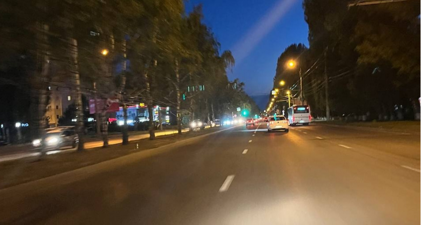 В Рязани ночью прошла уборка дорог и тротуаров  