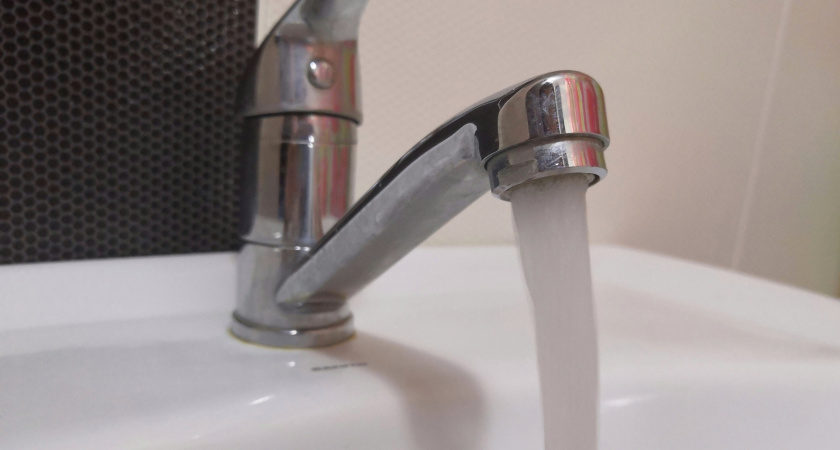 При засорах 1 ложка сахара и 1 ложка сухих дрожжей - обязательно, слив не будем засоряться многие месяцы - хитрым хозяйкам на заметку