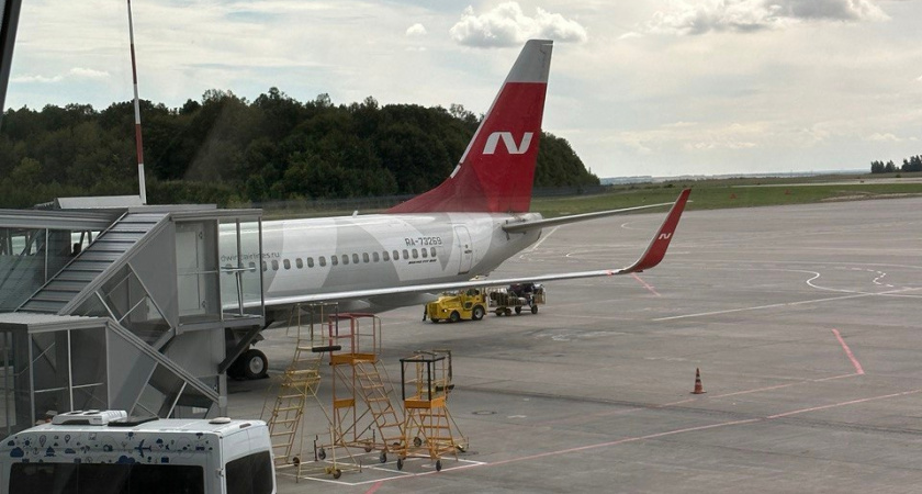 В Рязани на территории Торгового городка установили самолет