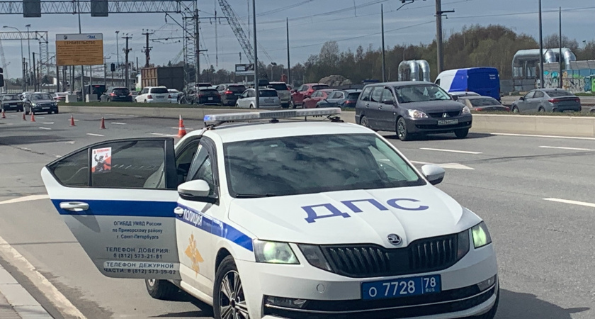 Водителей с большим стажем обяжут пересдавать права с 15 мая - кого коснется