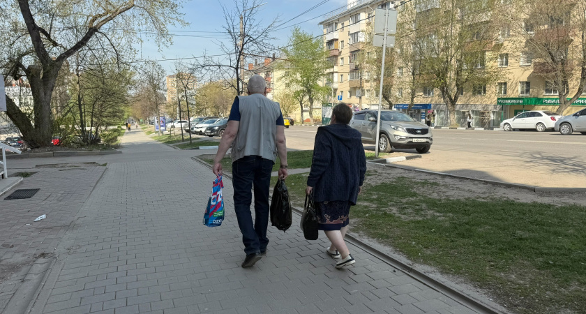 Пенсионерам с 12 мая зачислят на карты выплаты за 2018-2024 годы: кому ждать денег  